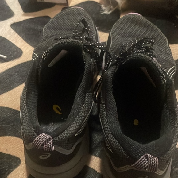 Asics gel black athletic shoes size 7 - Picture 3 of 3